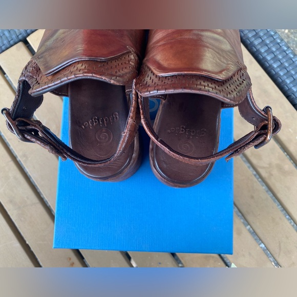 Gidigio Rustic Leather Heeled Sandal - Picture 3 of 9